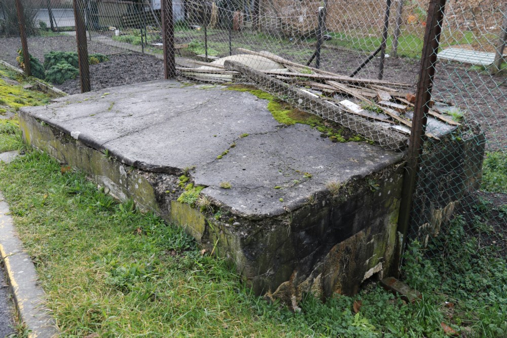 Ligne Maginot - SARRALBE VILLE 7 - (Blockhaus pour arme infanterie) - Face avant remblayée
Armement probable 2 créneaux FM