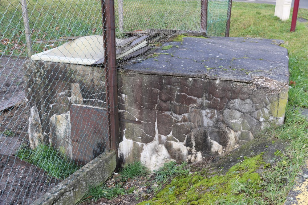Ligne Maginot - SARRALBE VILLE 7 - (Blockhaus pour arme infanterie) - Face latérale
Entrée