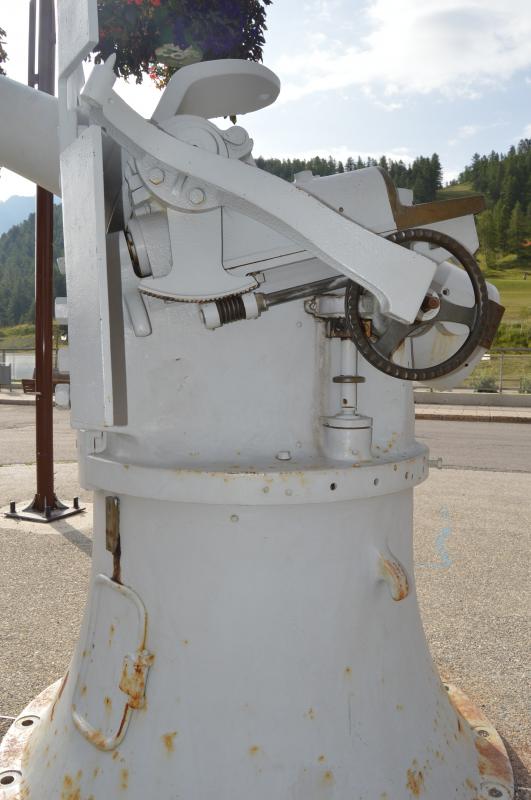Ligne Maginot - MONTGENEVRE COL - CANON DE 95 DE CôTE POUR BLOC 8 DU JANUS - (Divers) - Canon de 95mm de côte semblable à ceux du  bloc 8 du JANUS visible au col du Montgenèvre
Seul le bouclier provient de l'ouvrage