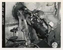 Ligne Maginot - ROCHONVILLERS - A8 - (Ouvrage d'artillerie) - Bloc 5
Le Capt. M H Henry inspectant le tube de 75 mle 29 détruit par un accident de tir en 1940.

Photo Signal Corp ETO HQ 44 14982 du 15 sept 1944
Capt. Henry, Ordnance, XX Corps.
SC 194512, Credit NARA.