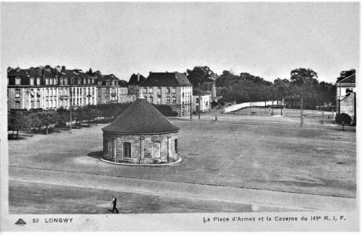 Ligne Maginot - LONGUYON - CASERNE ORDENER (149° RIF) - (Camp de sureté) - La place d'armes