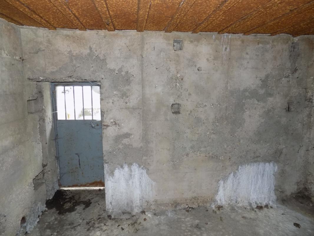 Ligne Maginot - 220 - WADELINCOURT NORD-EST - (Blockhaus pour canon) - Face arrière, l'entrée hommes, créneau FM