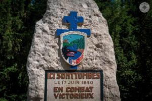 Ligne Maginot - Monument - En forêt de Gobessart (ST Mihiel), la stèle au Régiment Meuse - 155e régiment d'infanterie de forteresse, pendant le repli.