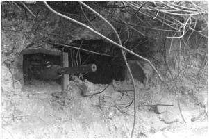 Ligne Maginot - WELSCHHOF - (Ouvrage d'infanterie) - Bloc 1
Le créneau du canon de 47mm de l'entrée de l'ouvrage après les combats