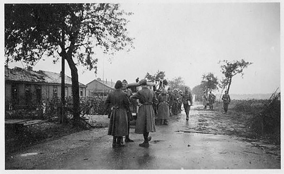 Ligne Maginot - MOTTENBERG - (Casernement) - Arrivée du IR 315 au niveau du casernement de l'ouvrage.