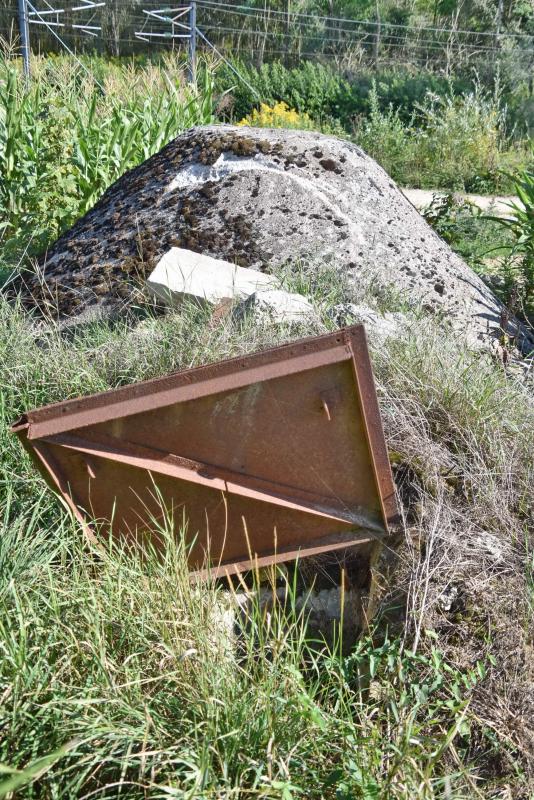 Ligne Maginot - VALDIEU-LUTRAN 4 - (Blockhaus pour arme infanterie) - L'entrée en puits et sa trappe - Daniel Froehly