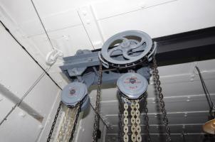 Ligne Maginot - BOIS DU FOUR - A5 - (Ouvrage d'infanterie) - Chambre de tir mortier Est
Palan de manutention au-dessus d'un des mortiers de 81