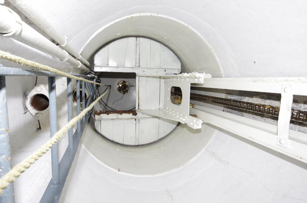 Ligne Maginot - BOIS DU FOUR - A5 - (Ouvrage d'infanterie) - Cloche VDP
Puits de la cloche VDP; on distingue un périscope en position