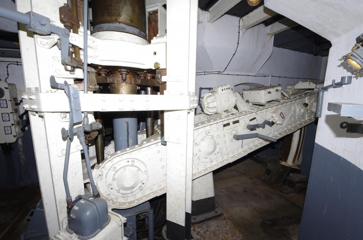Ligne Maginot - BOIS DU FOUR - A5 - (Ouvrage d'infanterie) - Tourelle de mitrailleuses
Étage inférieur
Balancier en position d'éclipse