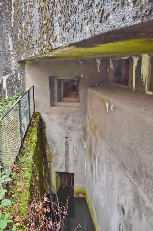 Ligne Maginot - SIMSERHOF - (Ouvrage d'artillerie) - Bloc 3
Fossé diamant et issue de secours