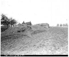 Ligne Maginot - SPIESS 3 - (Blockhaus pour arme infanterie) - Photo prise le 13 décembre 1944.
'A camouflaged 'flak-wagon' is parked near a captured enemy pill-box of the Maginot Line.'