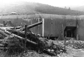 Ligne Maginot - S2 - (Position d'artillerie préparée) - Photo allemande
La batterie avec le bloc 1 à l'arrière plan