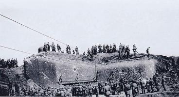Ligne Maginot - LA FERTE - (Ouvrage d'infanterie) - Bloc 2
Reconstitution de sa prise pour la propagande allemande