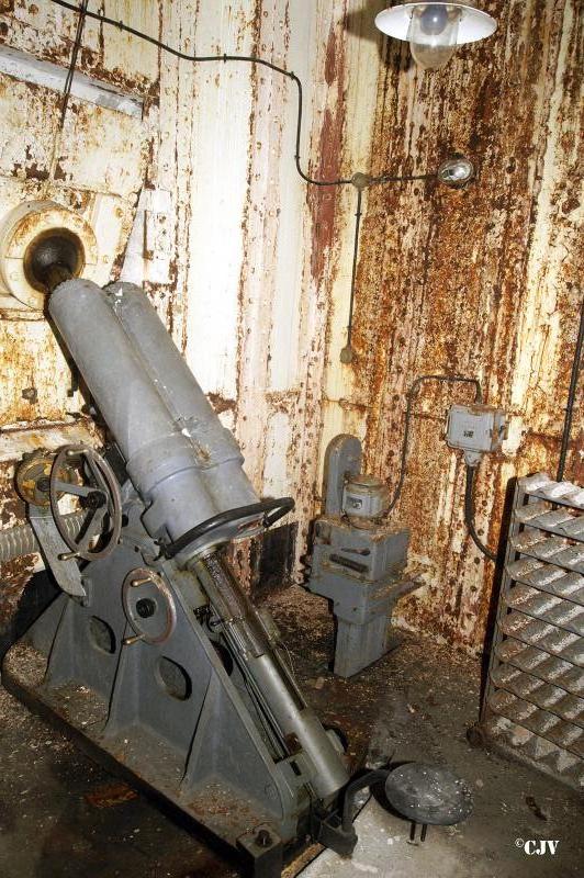 Ligne Maginot - SAINT OURS HAUT (SOH) - (Ouvrage d'artillerie) - Bloc 5
Etage intermédiaire
Mortier de 81 de droite