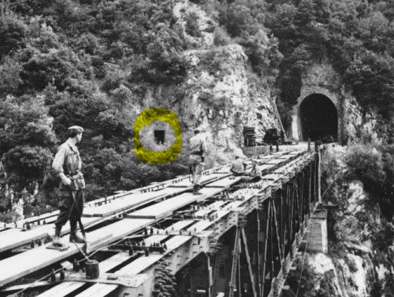 Ligne Maginot - Galerie de service de Grazian -  Galerie de service du viaduc de la Basséra prise lors de la reconstruction. L'issue visible aurait du être transformée en casemate mitrailleuse.