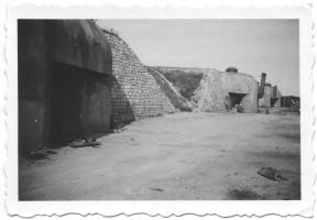 Ligne Maginot - PETIT REDERCHING - (Abri) - Une  vue avec les trois entrées en enfilade
