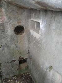 Ligne Maginot - ROQUEBRUNE - CORNILLAT - (Ouvrage d'artillerie) - Bloc 4
Créneau FM et issue de secours
