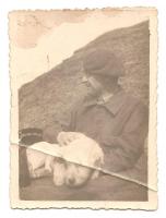 Ligne Maginot - METRICH NORD - C50 - (Casemate d'infanterie - Simple) - Léon Geoffroy et son chien devant la C50