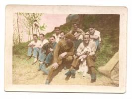 Ligne Maginot - METRICH NORD - C50 - (Casemate d'infanterie - Simple) - Mars 1940 : équipage prenant un bain de soleil, photo colorisée.