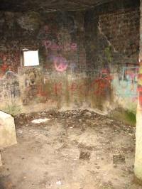 Ligne Maginot - LE QUESNOY - (Stand de tir) - Le blockhaus d'entrainement aux armes antichar
Réservations dans le sol prévues pour le calage des bêches de l'arme antichar.