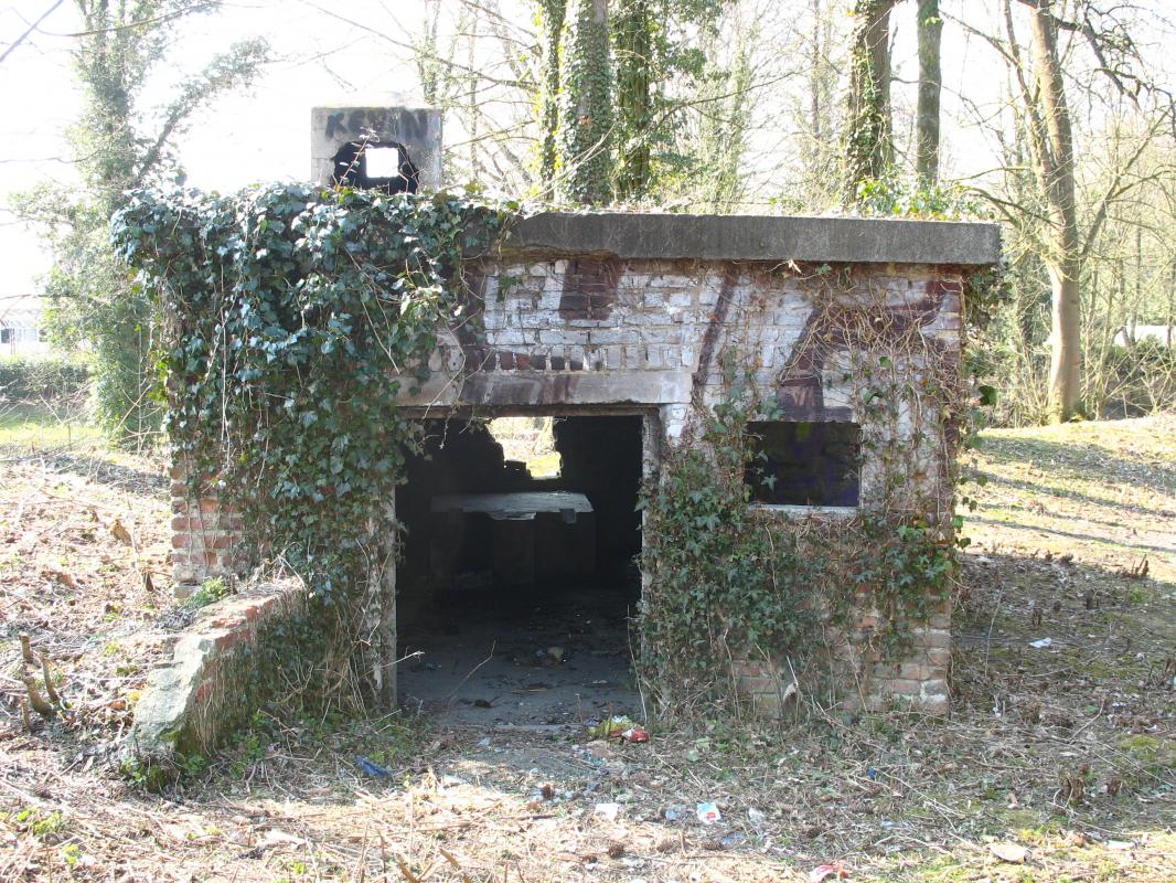 Ligne Maginot - LE QUESNOY - (Stand de tir) - Le blockhaus d'entrainement aux armes antichar
Vue coté arrière