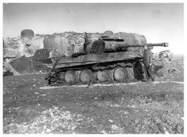 Ligne Maginot - BINING - (Casemate d'infanterie) - Photo de la casemate après-guerre. Le Panther y est resté quelque années