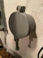 Ligne Maginot - Goulotte à grenade MOM - Un type de couvercle obturateur de goulotte à grenade dans un blockhaus MOM