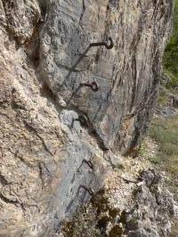 Ligne Maginot - Cinquenelle - Fixation des câbles sur la paroi rocheuse prés de l'ouvrage de Castillon.