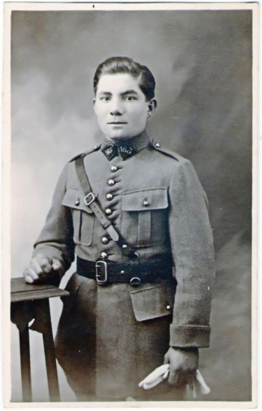 Ligne Maginot - 163° Régiment d'Artillerie de Position (RAP) - Soldat du 163° RAP posant chez le photographe