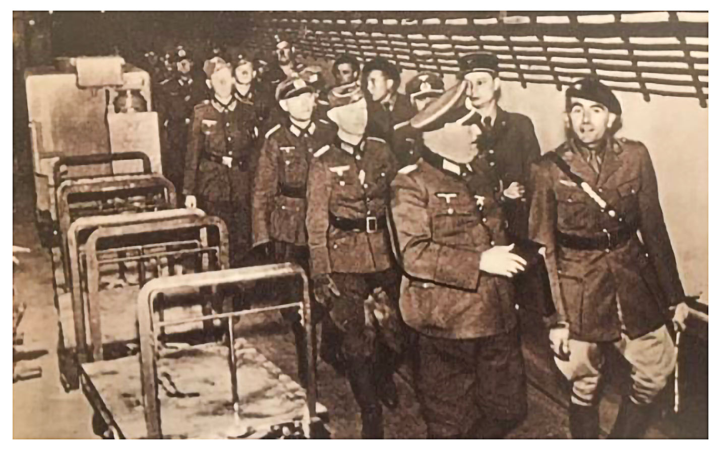 Ligne Maginot - GALGENBERG - A15 - (Ouvrage d'artillerie) - Visite de l'ouvrage remis aux occupants avec en tête le Cne de la Teyssonnière qui commandait l'ouvrage