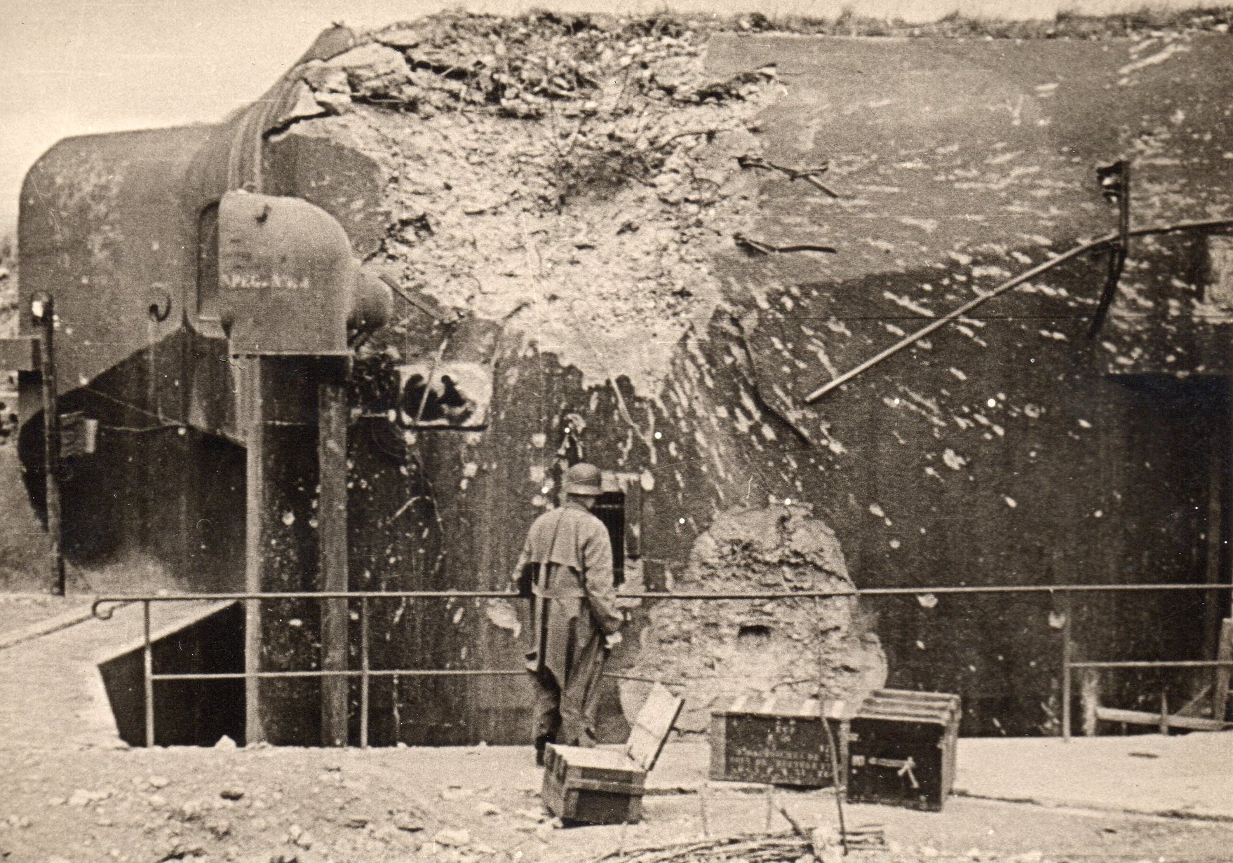 Ligne Maginot - BINING - (Casemate d'infanterie) - La casemate après les combats 