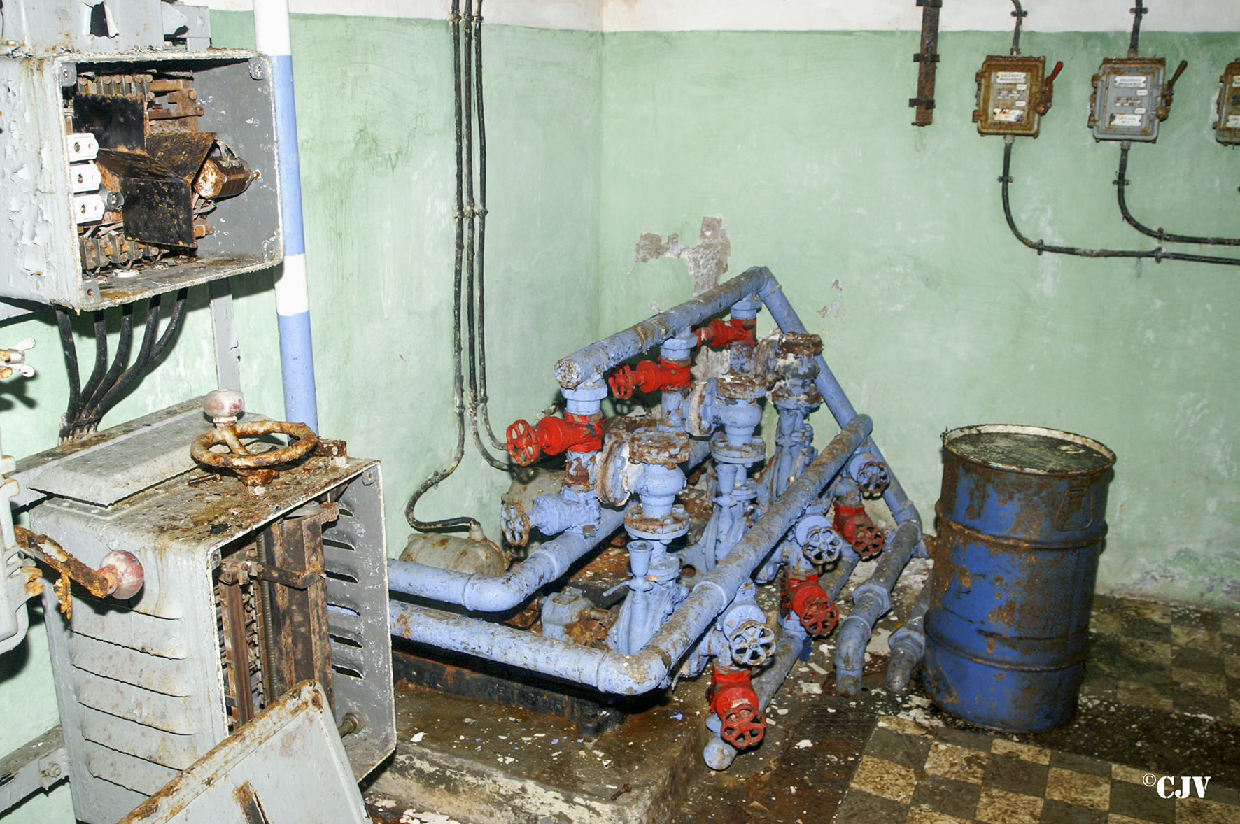Ligne Maginot - SAPEY - (Ouvrage d'artillerie) - Usine électrique
Les pompes à eau pour le  refroidissement des moteurs 