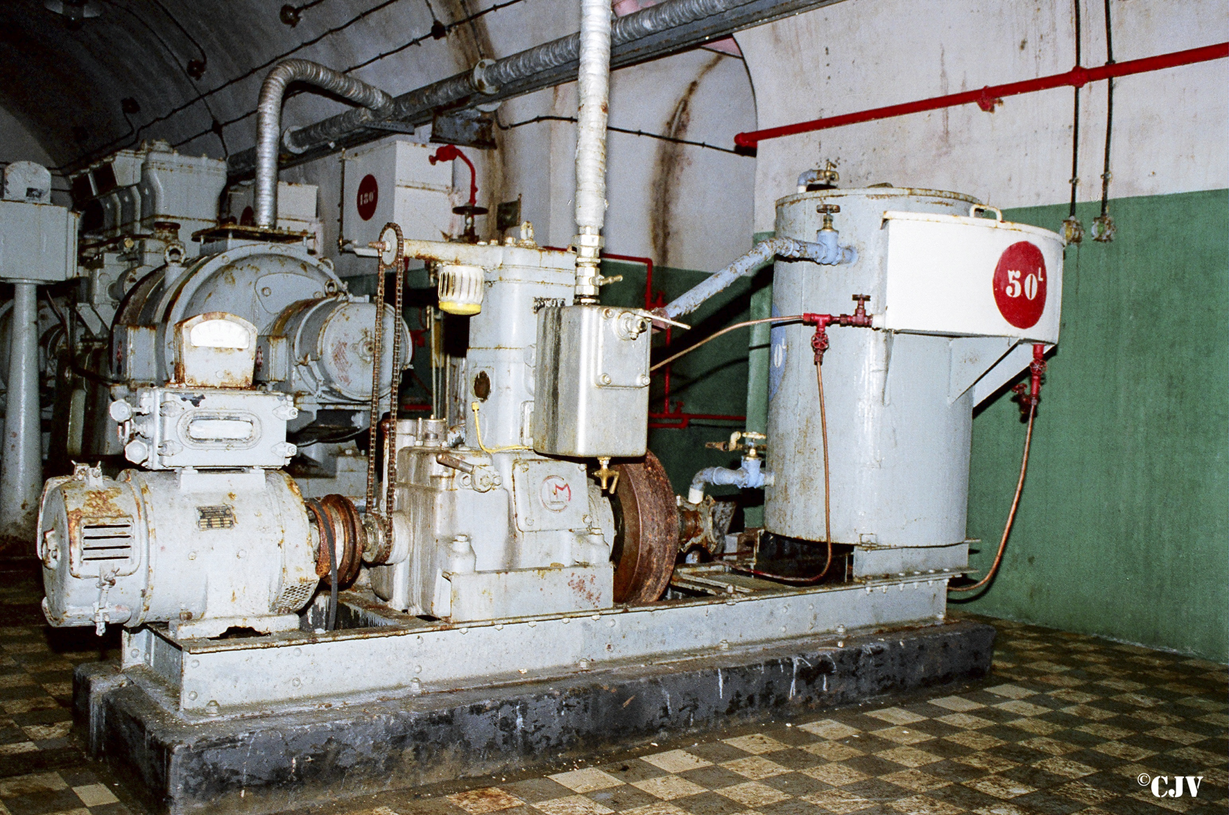 Ligne Maginot - SAPEY - (Ouvrage d'artillerie) - L'usine électrique