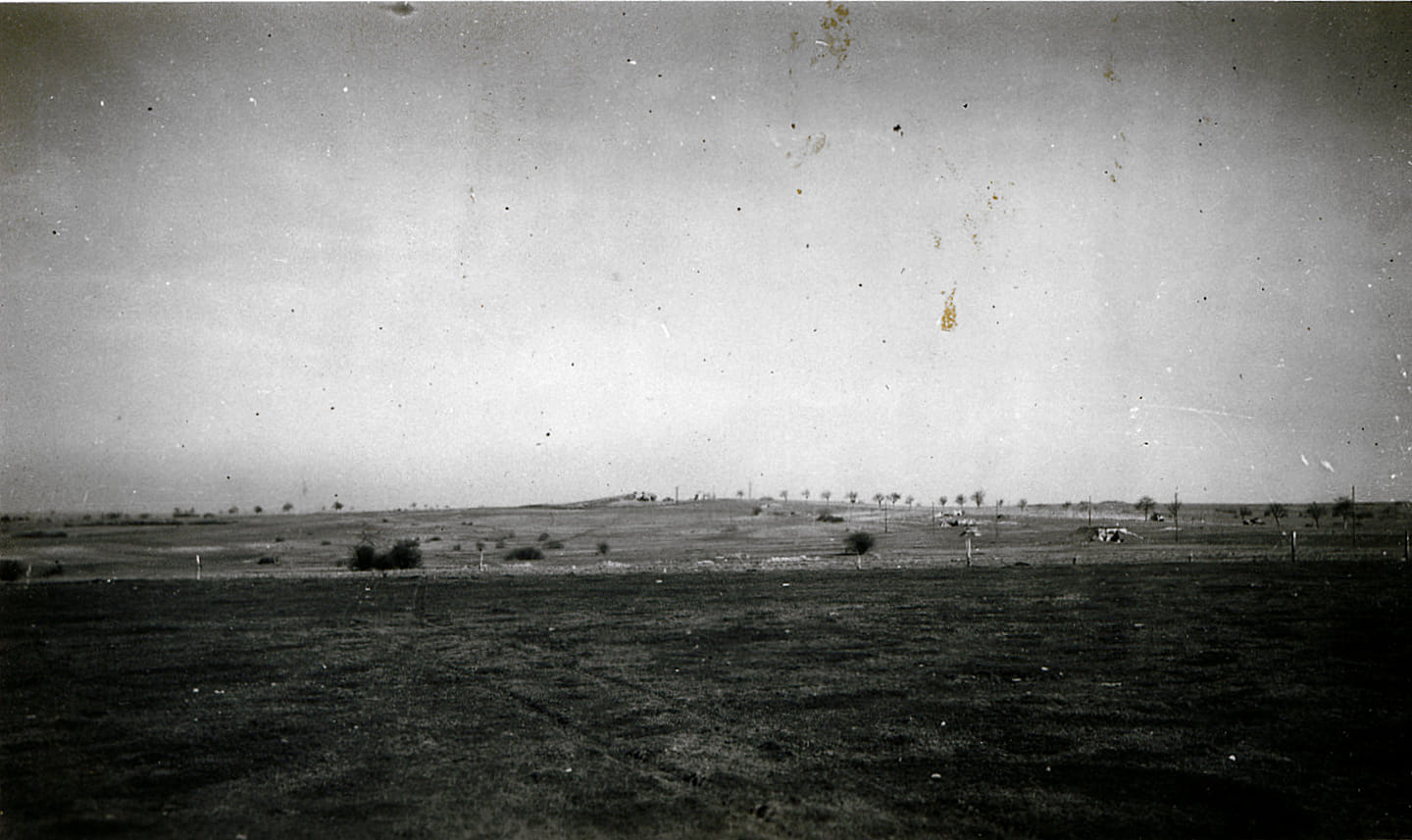 Ligne Maginot - WELSCHHOF - (Ouvrage d'infanterie) - Photo prise depuis l'ouvrage en direction de la casemate de Bining 
Photo US army - Apr 1945