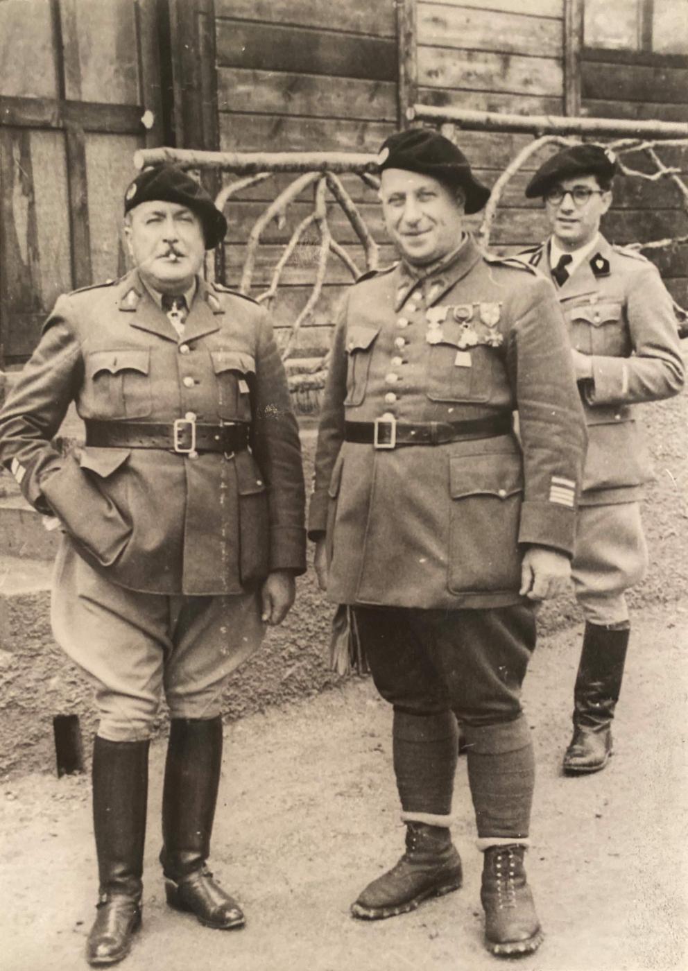 Ligne Maginot - COL DE BRAUS (SOUS-SECTEUR SOSPEL - 40° DBAF) - (PC de Sous-Secteur) - Le  LtCol SAUVAGEON et son Chef d'état major le CB Pauchard 
En arrière plan, le dentiste de la demi brigade