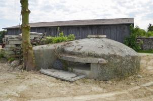 Ligne Maginot - BETTLACH NORD 2 - (Blockhaus pour canon) - Vue du créneau de tir. Attention propriété privée demander l'accord du propriétaire.