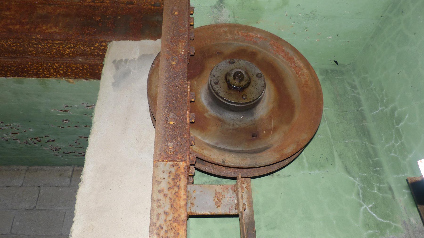Ligne Maginot - LE CHESNOIS - CHENOIS - (Ouvrage d'artillerie) - Entrée mixte
Poulie à chaine de la porte à divertissement vertical
