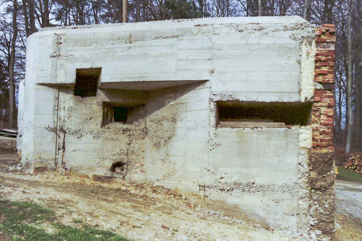 Ligne Maginot - BETTLACH NORD 4 - (Blockhaus pour arme infanterie) - Ouvrage camouflé dans une grange. 
Grange détruite en 1992