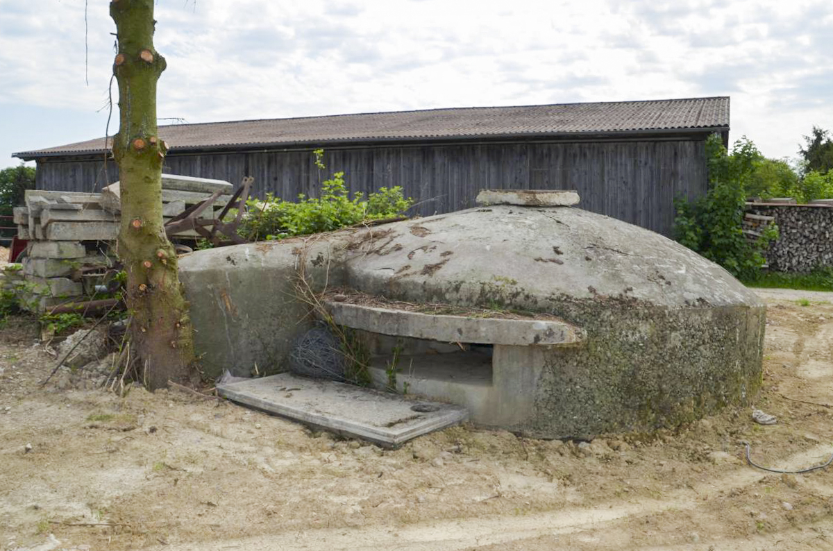 Ligne Maginot - BETTLACH NORD 2 - (Blockhaus pour canon) - Vue du créneau de tir. Attention propriété privée demander l'accord du propriétaire.