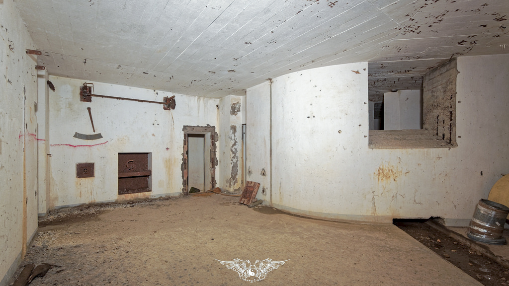 Ligne Maginot - LE CHESNOIS - CHENOIS - (Ouvrage d'artillerie) - Entrée mixte
La salle du mécanisme de la porte à effacement vertical