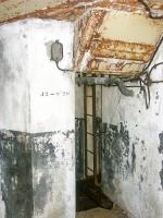 Ligne Maginot - BIESENBERG SOMMITALE - (Casemate d'infanterie - Simple) - Accés à la cloche GFM
L'inscription O20 est l'indicatif pour l'artillerie de la cloche utilisée comme observatoire.
Elle était pour cela équipée d'un périscope type J2