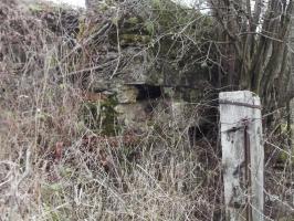Ligne Maginot - VILLY 4 - MAISON MIART - (Blockhaus pour canon) - Blockhaus antichar, vue du créneau antichar et FM vue de l'extérieur
