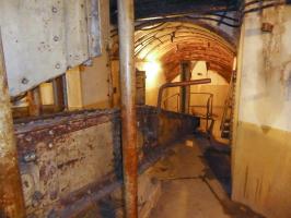 Ligne Maginot - LA FERTE - (Ouvrage d'infanterie) - Bloc 2
Etage inférieur de la tourelle pour deux AM
Balancier de la tourelle
