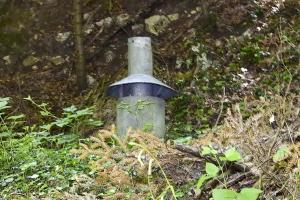 Ligne Maginot - CHARRIERE 2 - (Abri) - Gros plan sur le dispositif d'évacuation des fumées et d'arrivée d'air