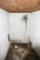 Ligne Maginot - HORNI-FERME - (Blockhaus pour arme infanterie) - Couloir avec orifices de ventilation et créneau FM de défense d'entrée au ras du sol...