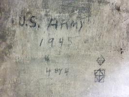 Ligne Maginot - HAUT POIRIER - (Ouvrage d'infanterie) - Inscription d'un soldat américain en 1945
Il décrit sa division 
44e division d'infanterie américaine
avec le slogan 4by4

A voir dans le couloir du Bloc 3