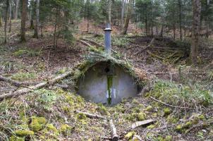 Ligne Maginot - NEUNEICH 2 - (Abri) - Mur du fond et cheminée.
