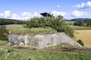 Ligne Maginot - VERRERIES (DES) - (Blockhaus pour arme infanterie) - Façade Sud-Ouest et issue de secours à l'arrière