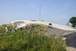 Ligne Maginot - LA SALMAGNE - (Ouvrage d'infanterie) - Bloc 1
Emplacement de la tourelle AM. Noter la cloche d'aération encore en place