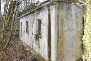Ligne Maginot - REININGUE - (Dépôt de Munitions) - Arrière du bâtiment encore en place (D)